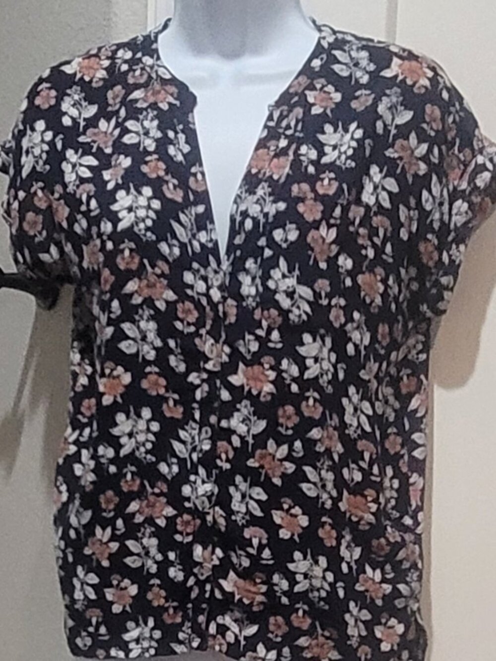 Lucky Brand  Navy Florap V- Neck Button Front Blouse Size XS